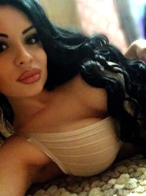 Катя - проститутка с большими формами, 23 лет